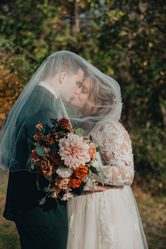 Jenna and Erik's Schwenksville farm wedding