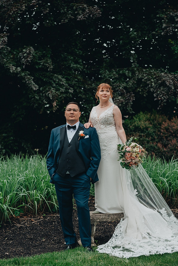 Alyssa and Jim wedding portrait at Knowlton Mansion