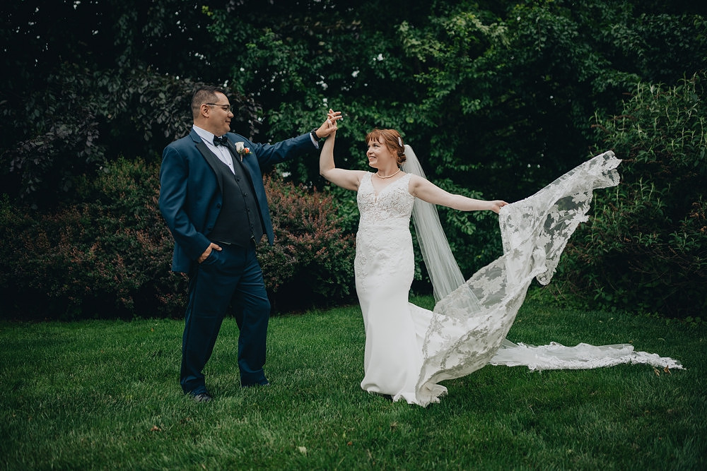 Alyssa and Jim wedding portrait at Knowlton Mansion