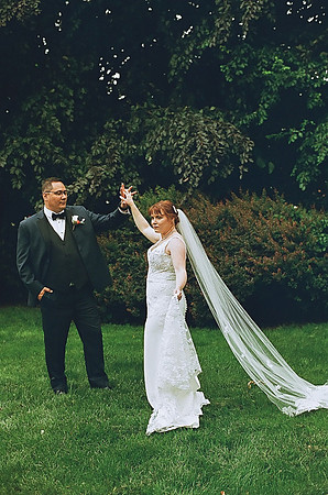 Alyssa and Jim wedding portrait at Knowlton Mansion