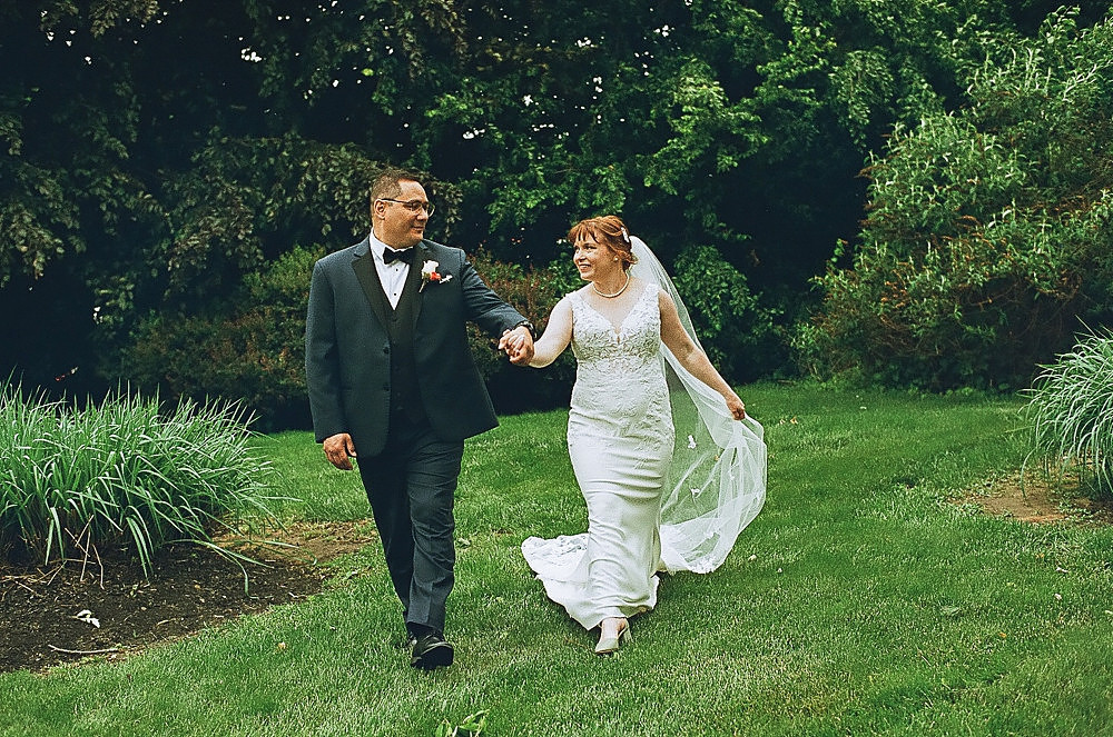 Alyssa and Jim wedding portrait at Knowlton Mansion