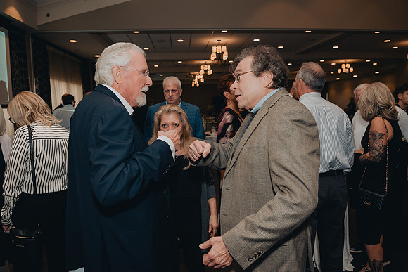 096