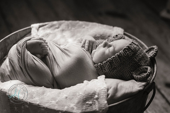 newborn Theo