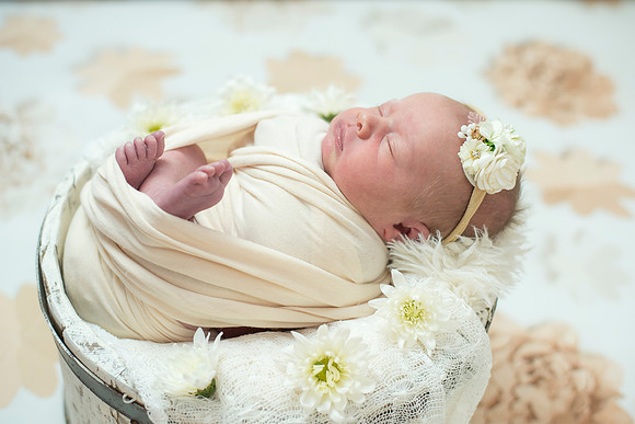 newborn Amelia