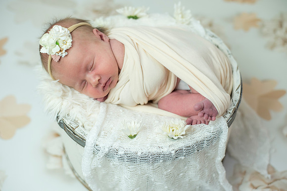 newborn Amelia