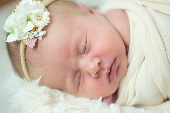 newborn Amelia